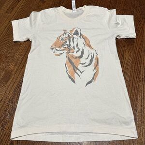 Women’s tiger shirt